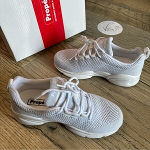 Propét Womens Stability Fly Sneaker White Silver 5.5